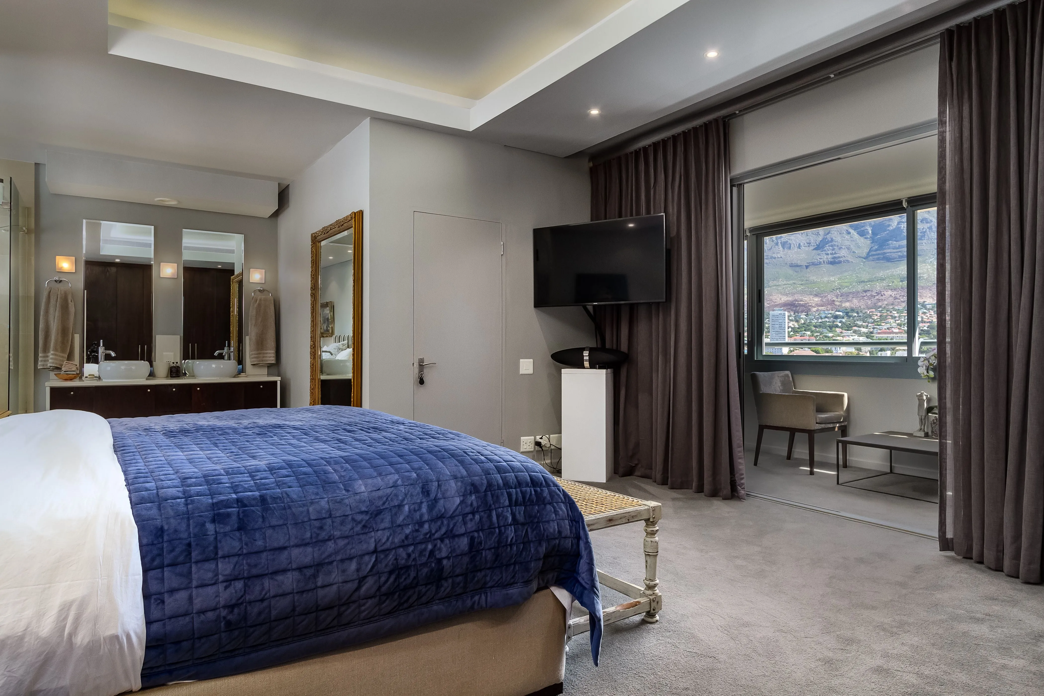 Art Apartment III - Cape Town CBD