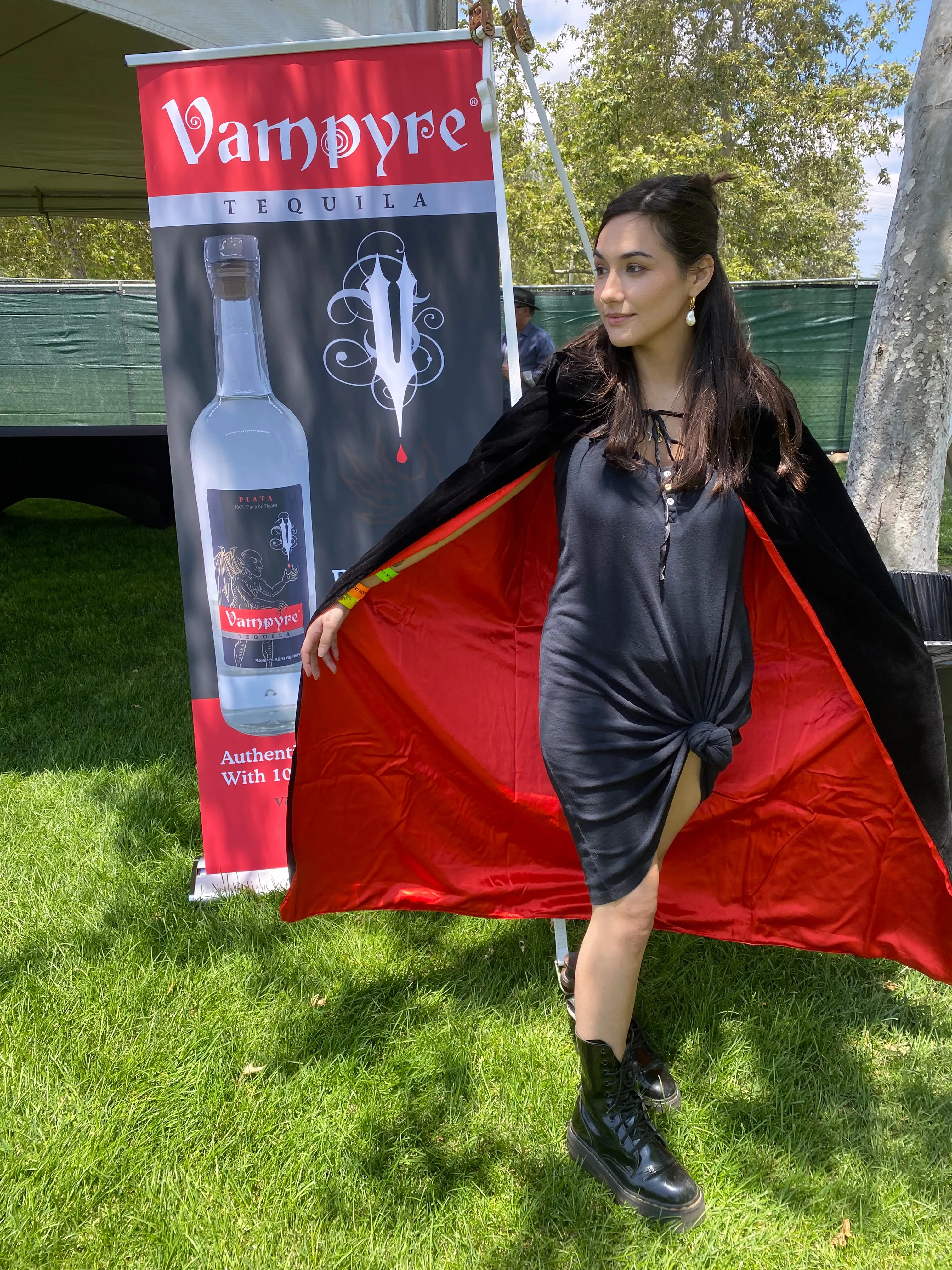 DELUXE VAMPIRE® CAPE ADULT SIZE