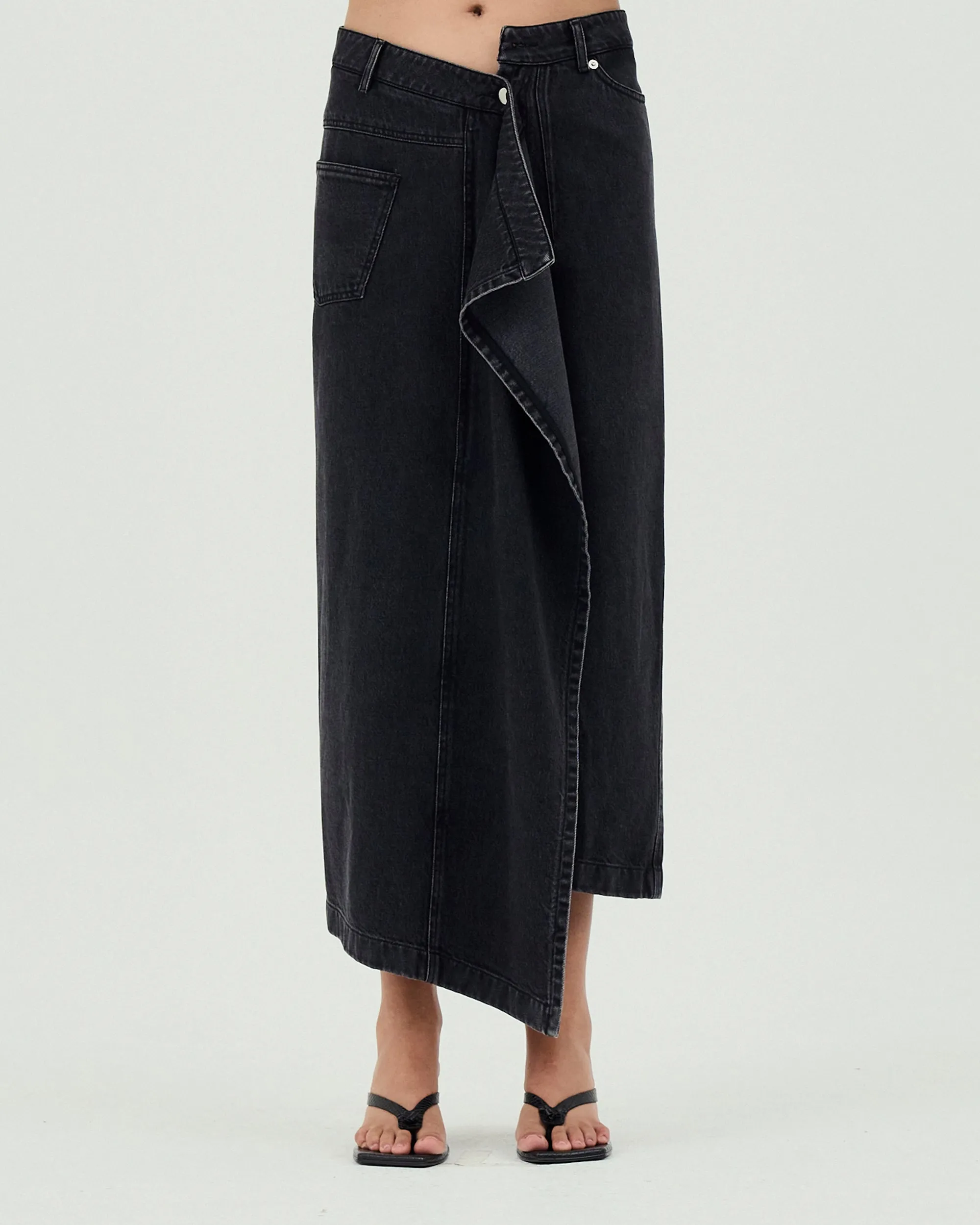 GOEN.J  Asymmetric draped down washed midi denim skirt - Black