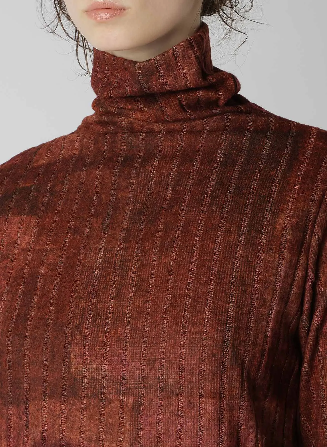 GRADATION PRINT TURTLENECK