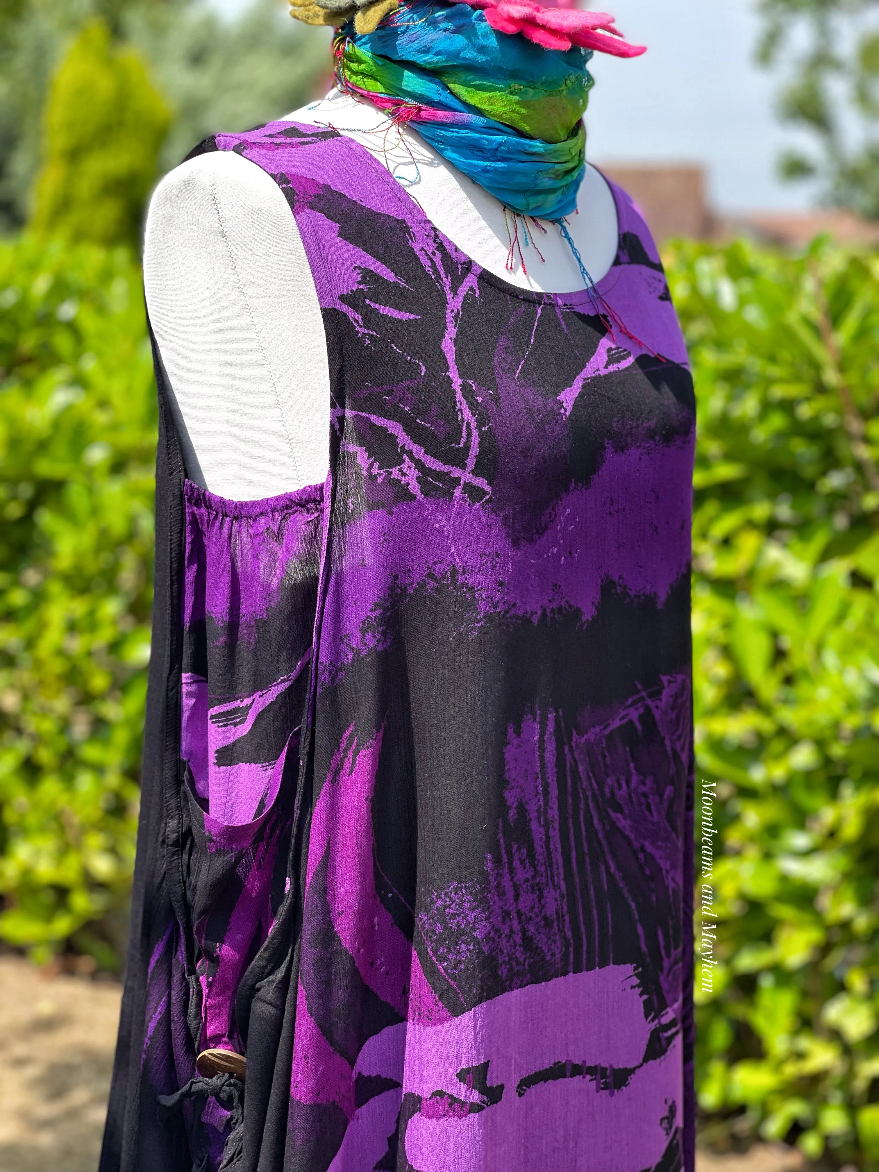 PURPLE TREE INDIE SLEEVELESS DRESS / CURVY (OF)