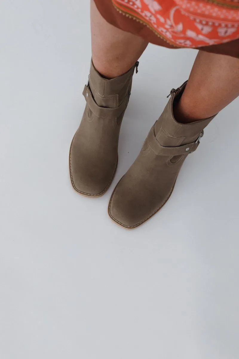 Rebel Stride Boots - Taupe