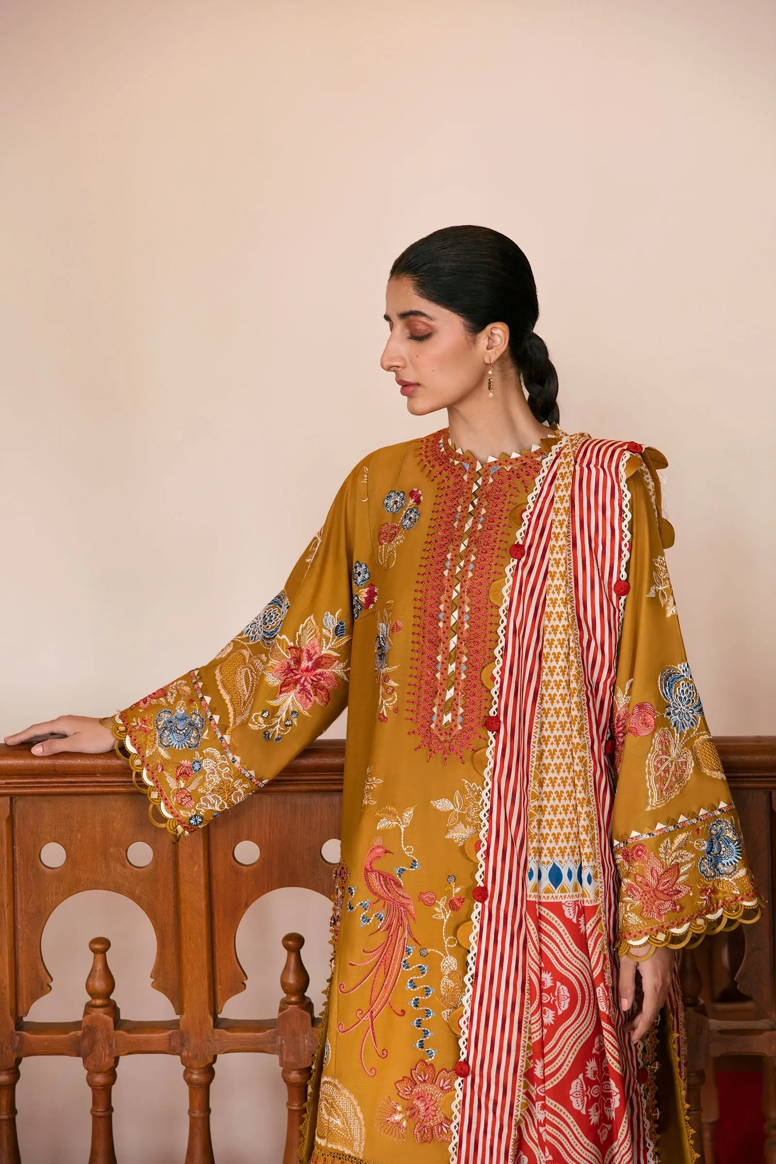 Zaha Festive Lawn Collection – DERIN (ZF23-02)